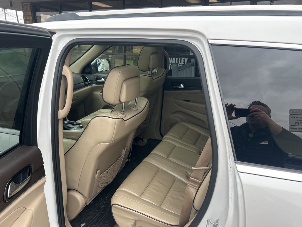 Used 2019 White Jeep Overland image 12