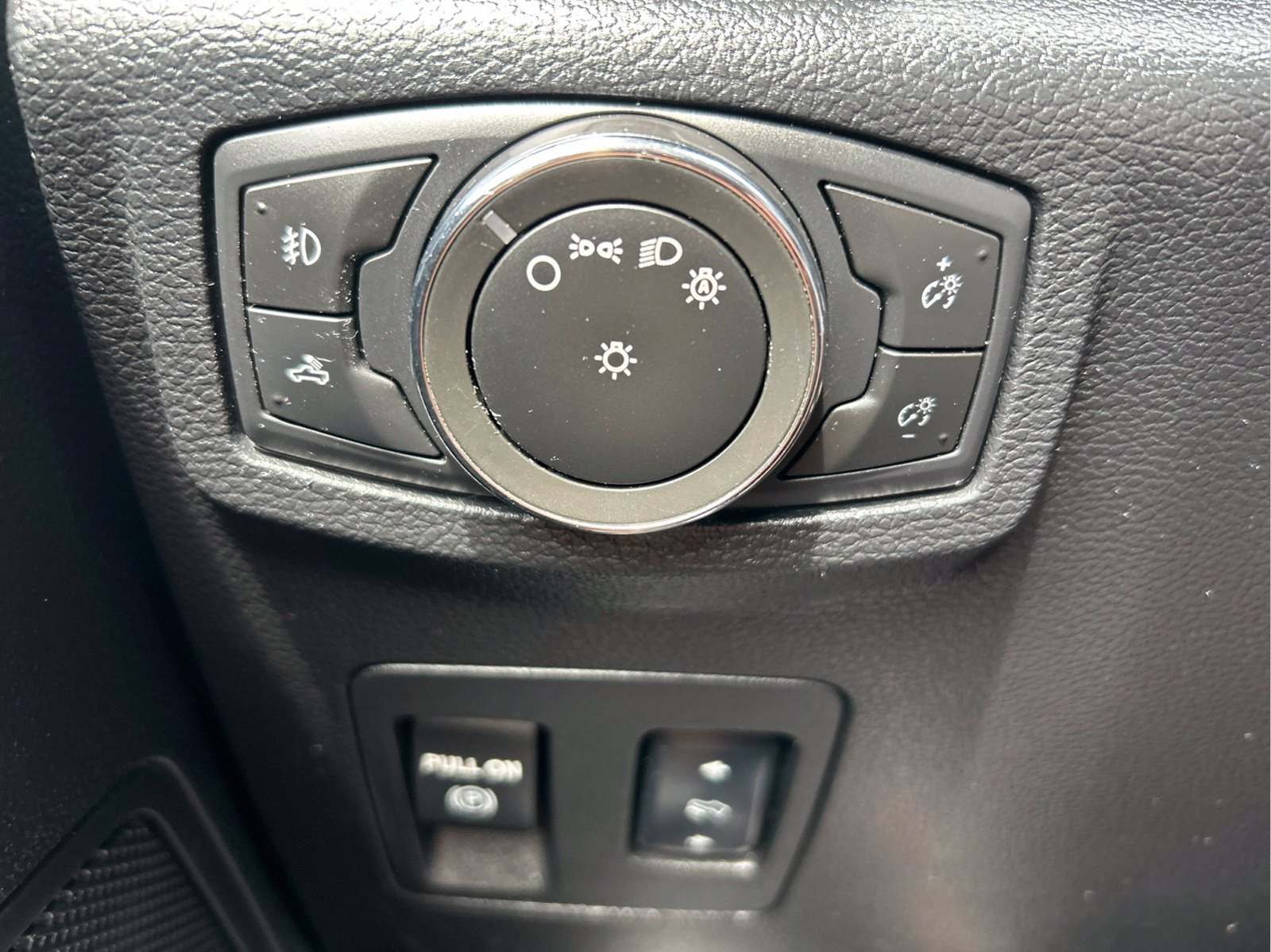 Used 2015 Red Ford XLT image 27