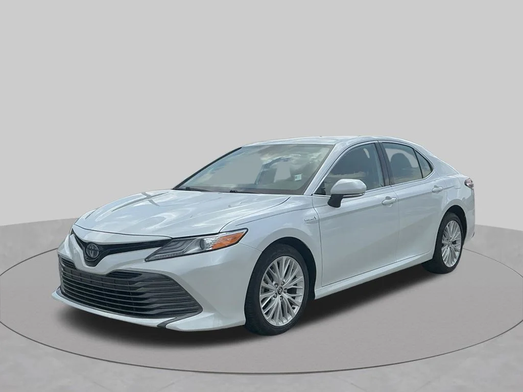 Used 2020 Beige Toyota XLE image 1