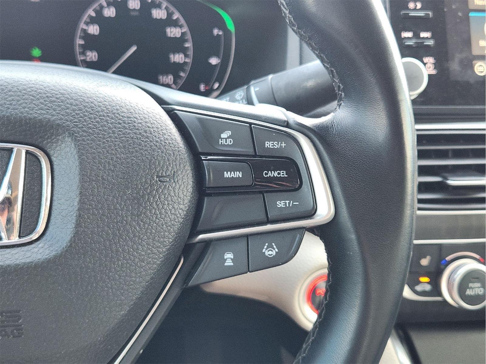 Used 2019 Champagne Frost Pearl Honda Touring image 29