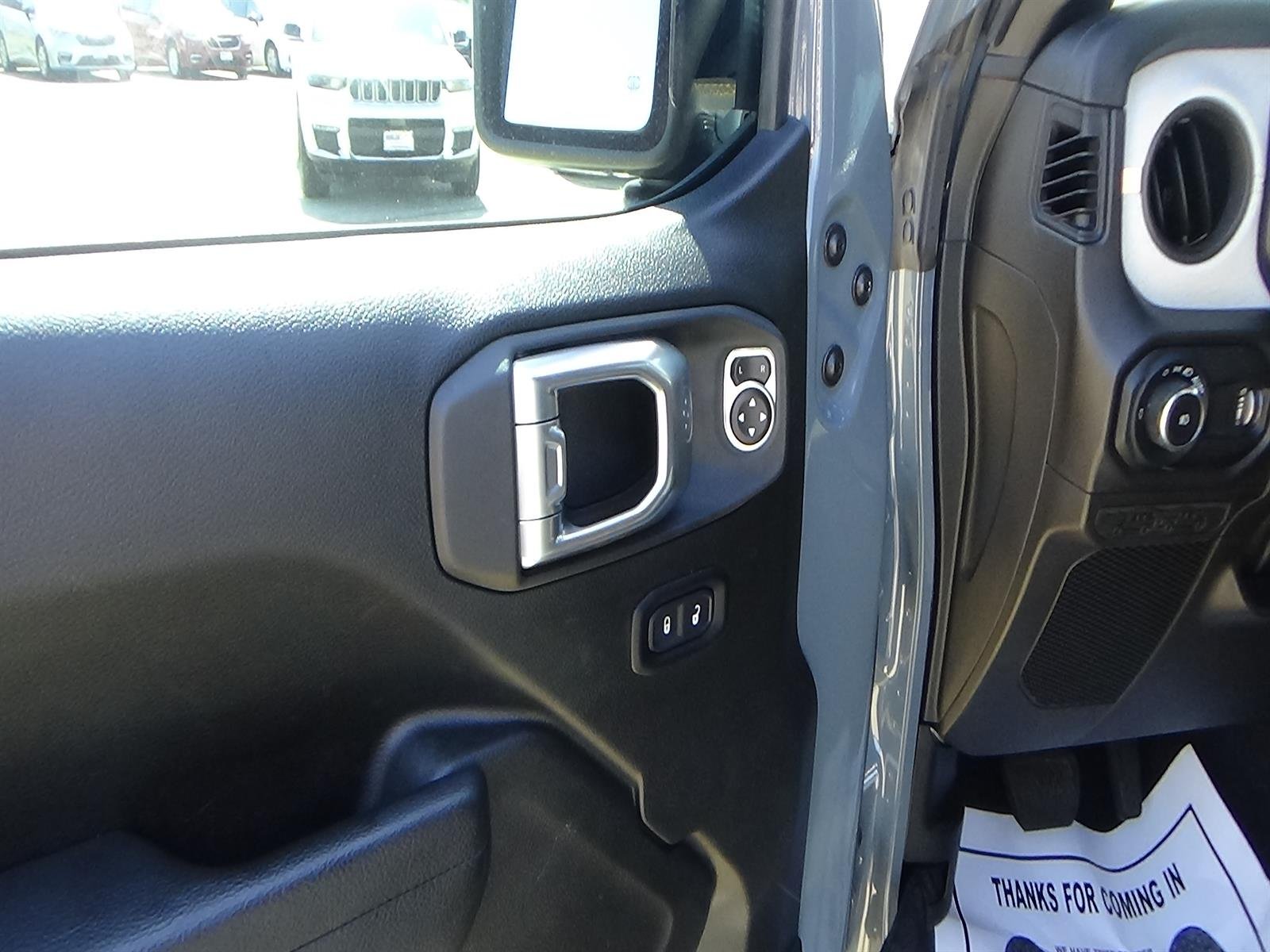 Certified Used 2024 Anvil Clear Coat (pds) Jeep Willys image 16