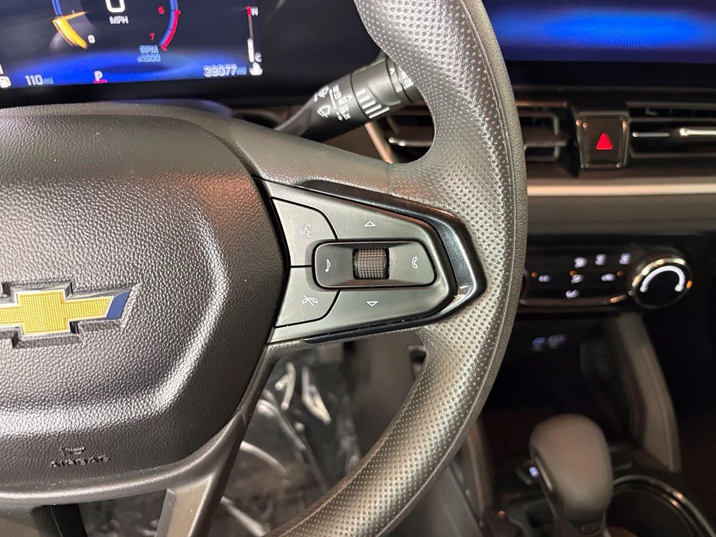 Used 2025 Crimson Metallic Chevrolet LT image 23