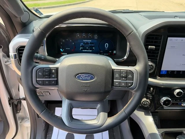Used 2026 White Ford Lariat image 12
