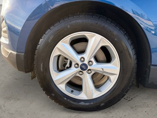 Used 2020 Blue Ford SE image 9