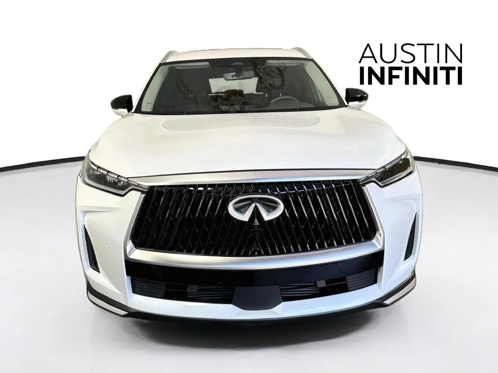 Certified Used 2027 White INFINITI LUXE image 4
