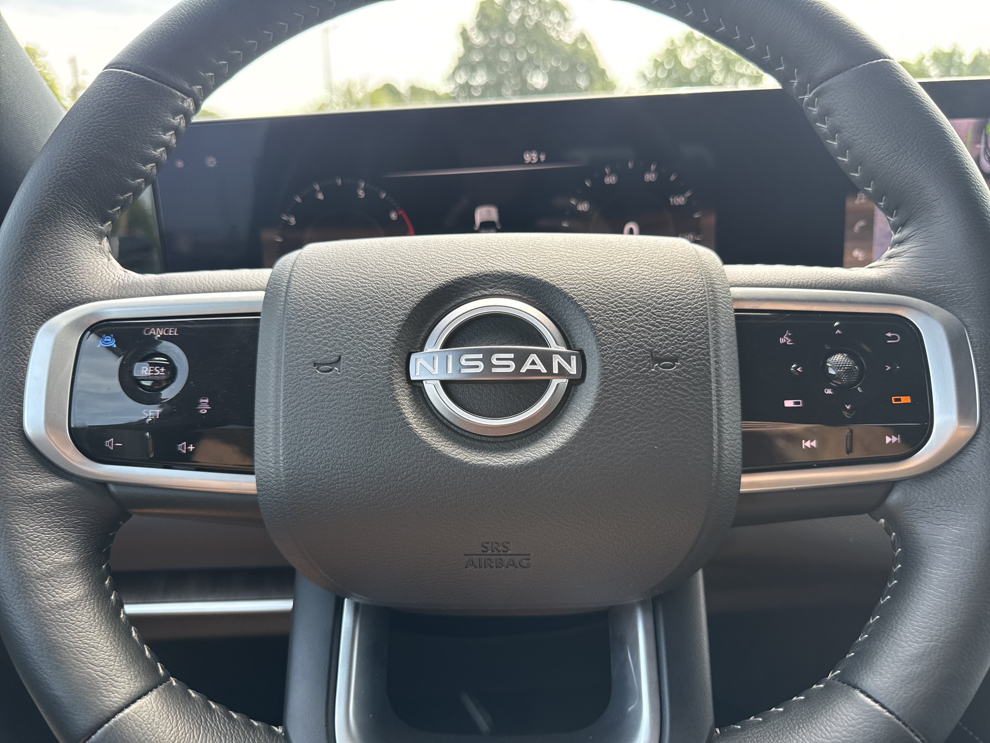 Certified Used 2026 Aspen White Tricoat Nissan SL 4WD image 23