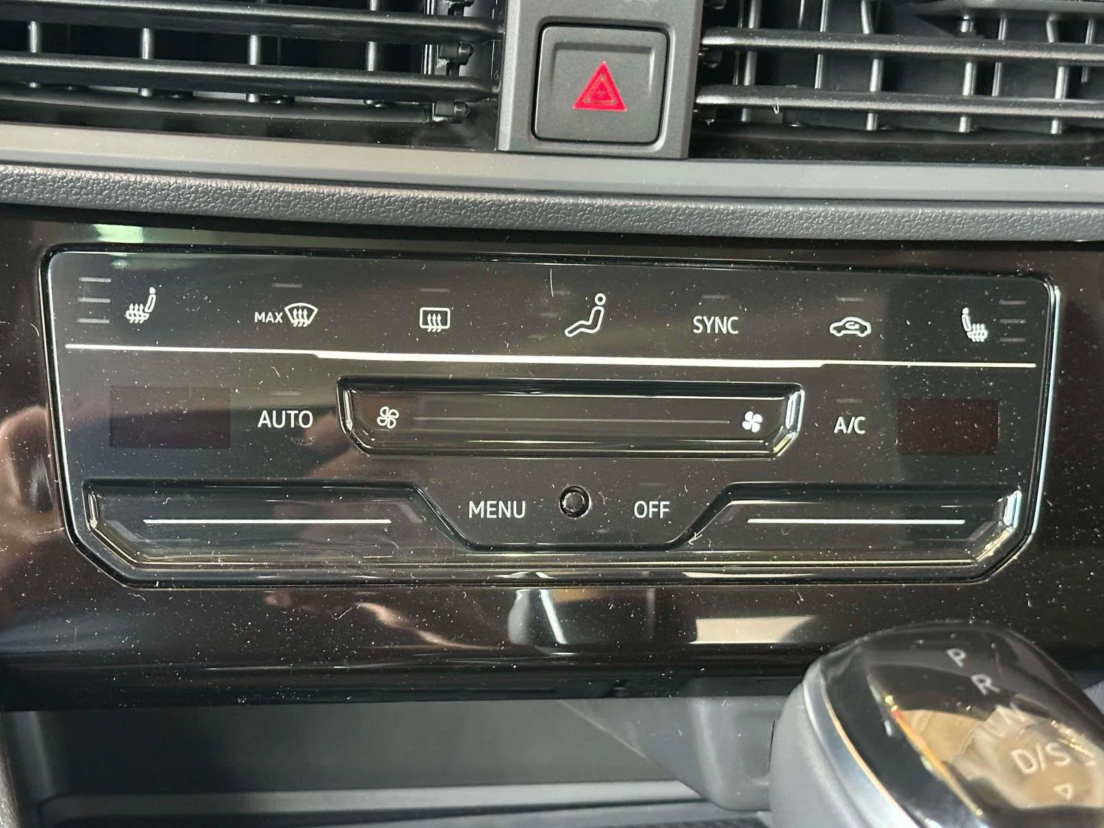 2025 Volkswagen Jetta SE - Photo 24