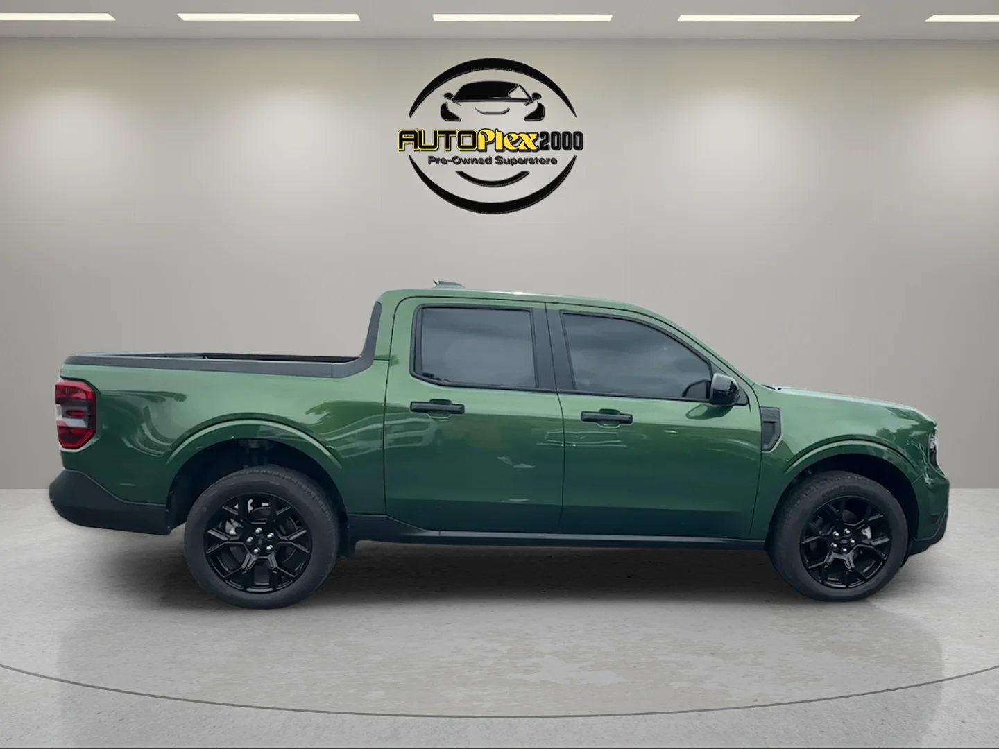 Used 2025 Green Ford XLT image 8