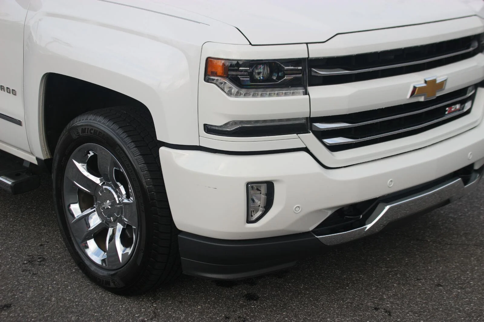 Used 2017 SUMMIT WHITE Chevrolet LTZ image 9