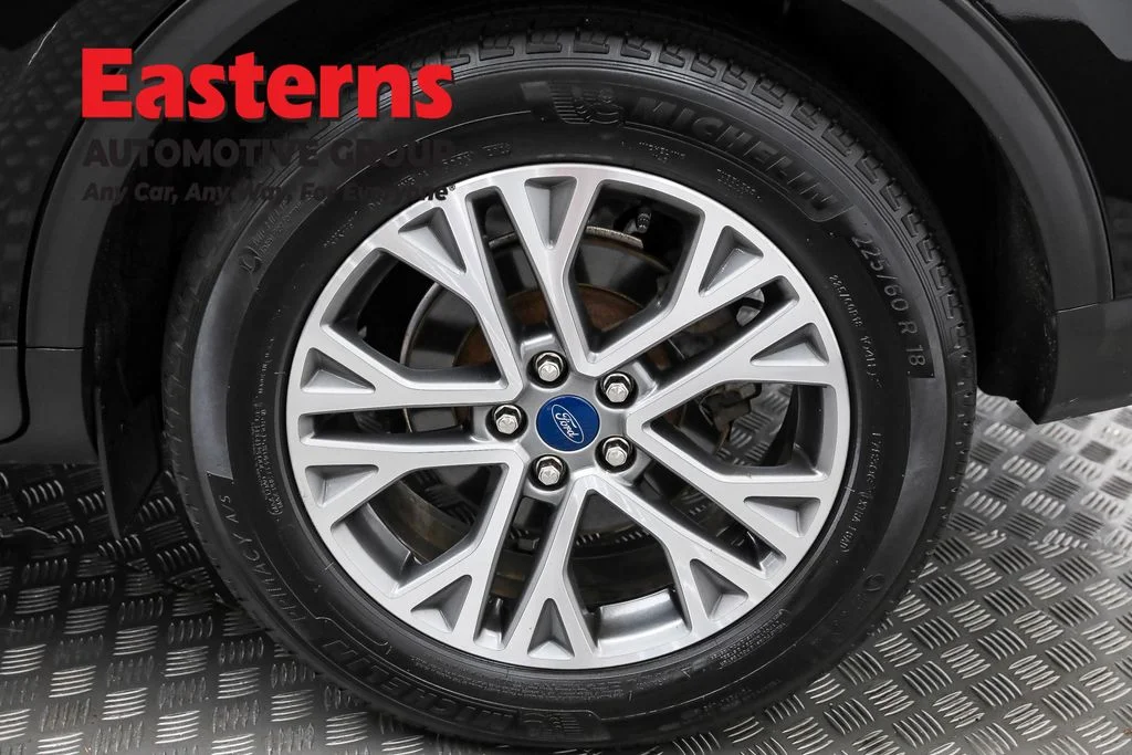 Used 2021 Black Ford SEL image 33