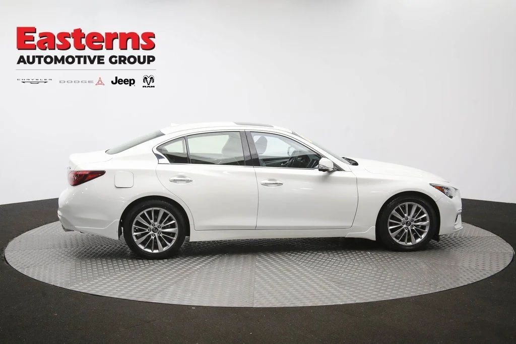 Used 2023 White INFINITI LUXE image 48