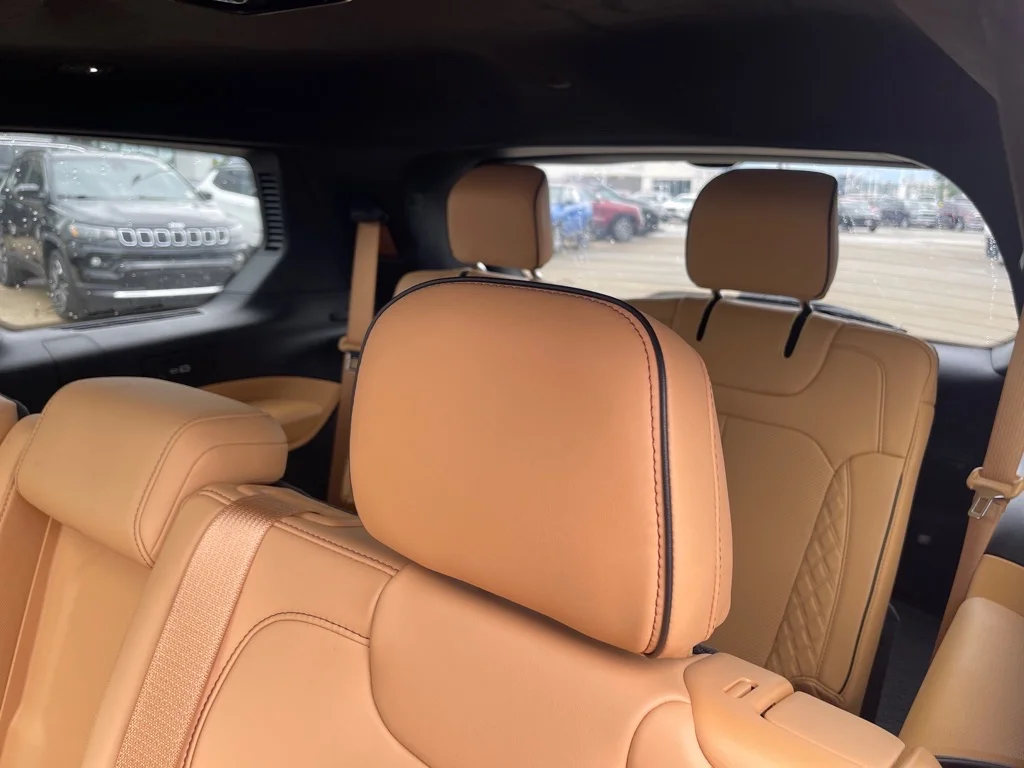 Used 2023 Midnight Sky (pcq) Jeep Summit Reserve image 14