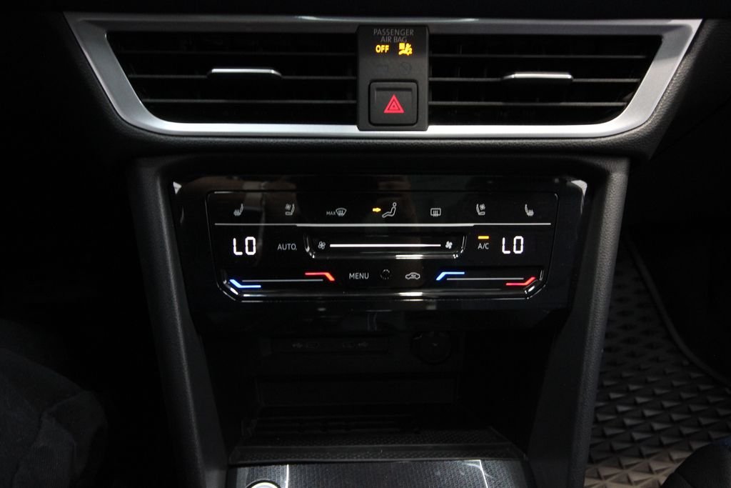 2025 Volkswagen Taos SEL - Photo 26