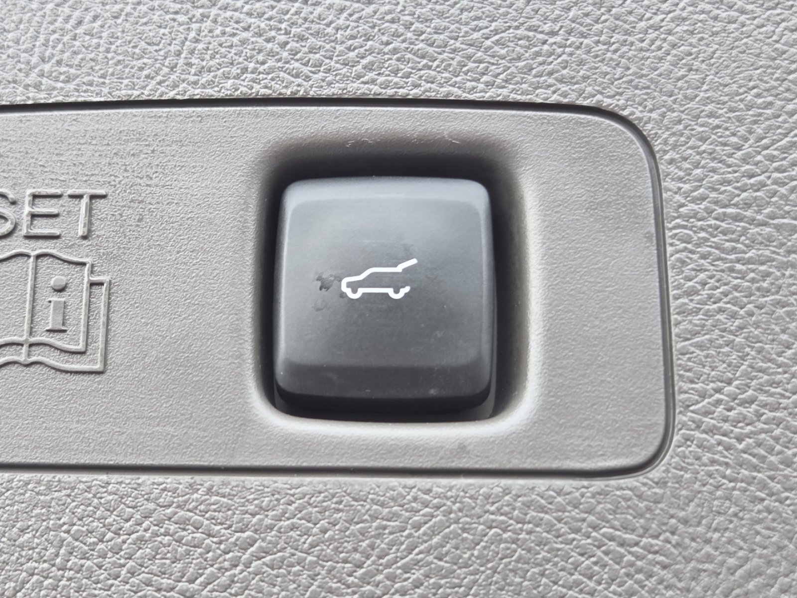 Used 2022 Radiance Metallic Lincoln Reserve image 25