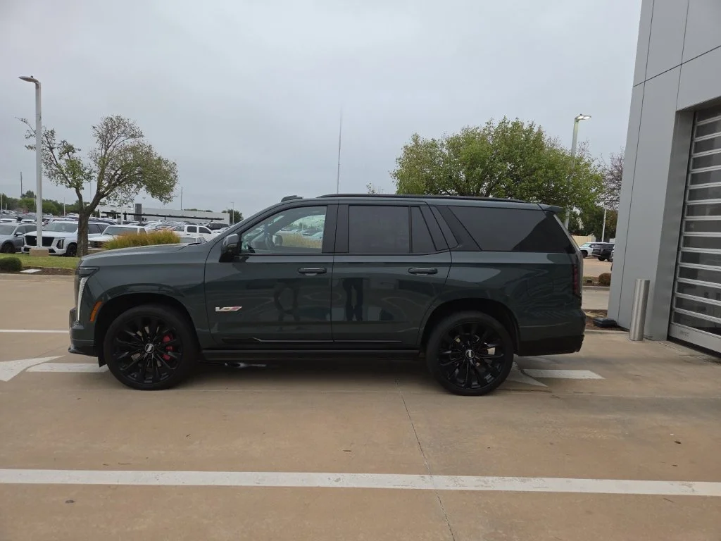 Used 2025 Green Cadillac V-Series image 5