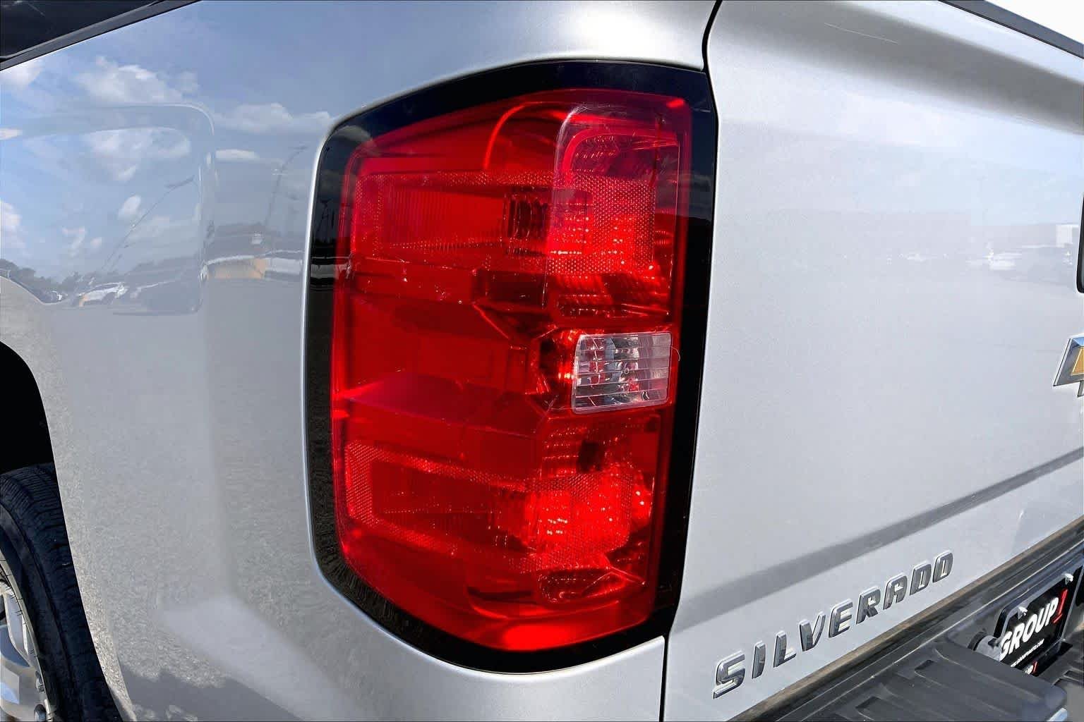 Used 2017 Silver Ice Metallic Chevrolet LT image 28