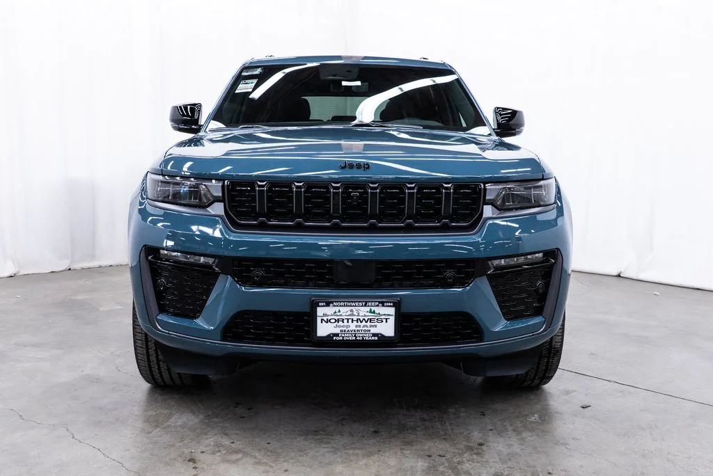 New 2026 Steel Blue Exterior Paint Jeep Limited Reserve image 2
