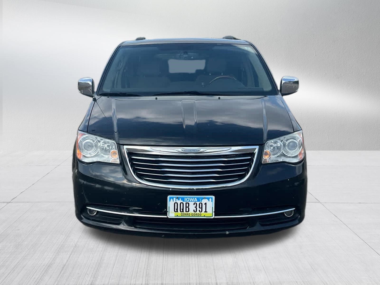 Used 2014 Chrysler Town & Country Limited with VIN 2C4RC1GG4ER466941 for sale in Golden Valley, Minnesota