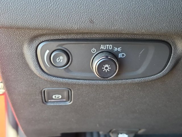 Used 2023 VOLCANIC RED TINTCOAT GMC SLE image 20