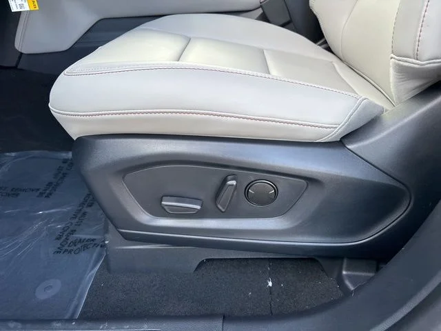 New 2026 Space White Metallic Ford Active image 13