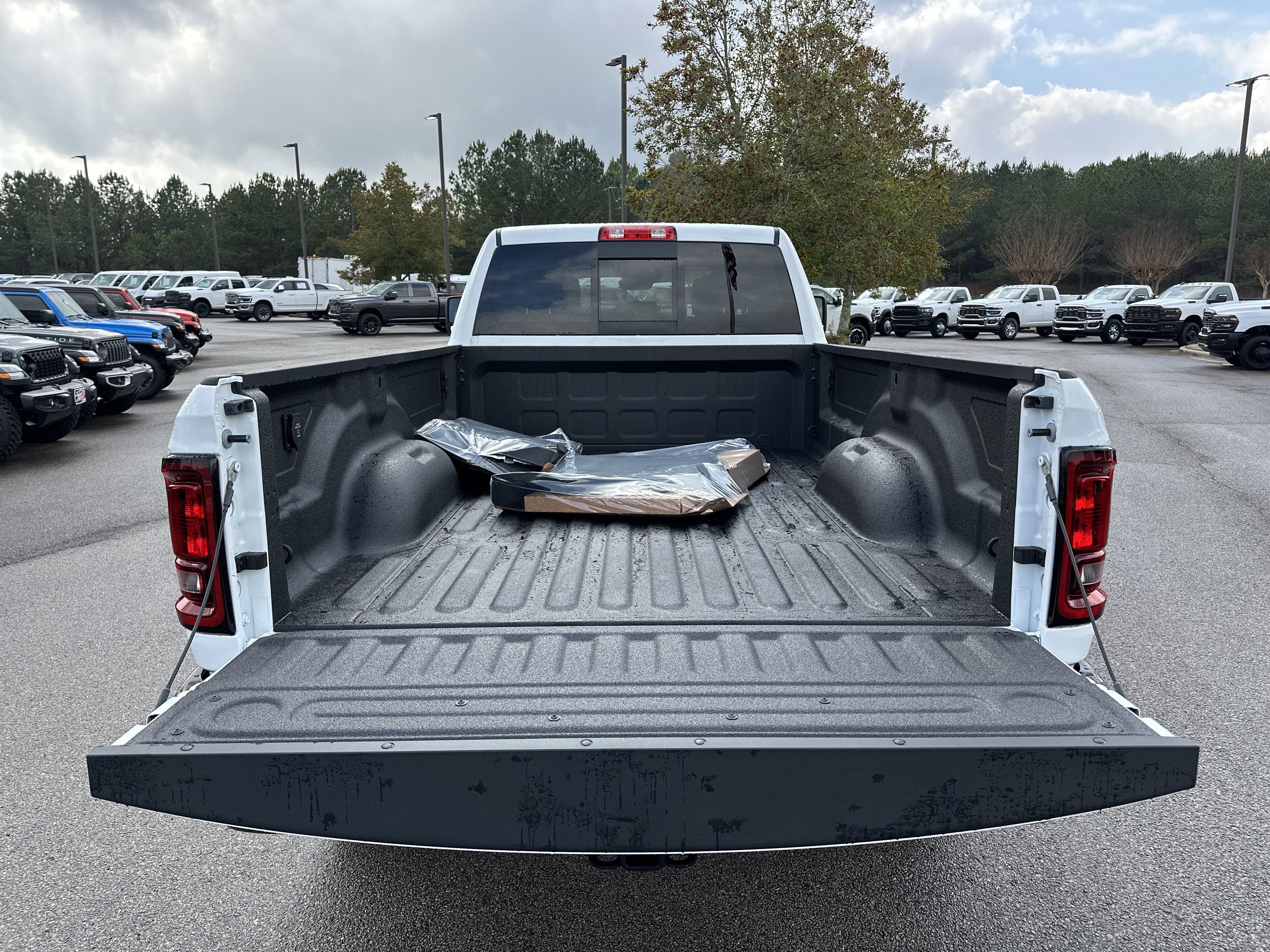 New 2026 Bright White Clearcoat RAM Tradesman image 18