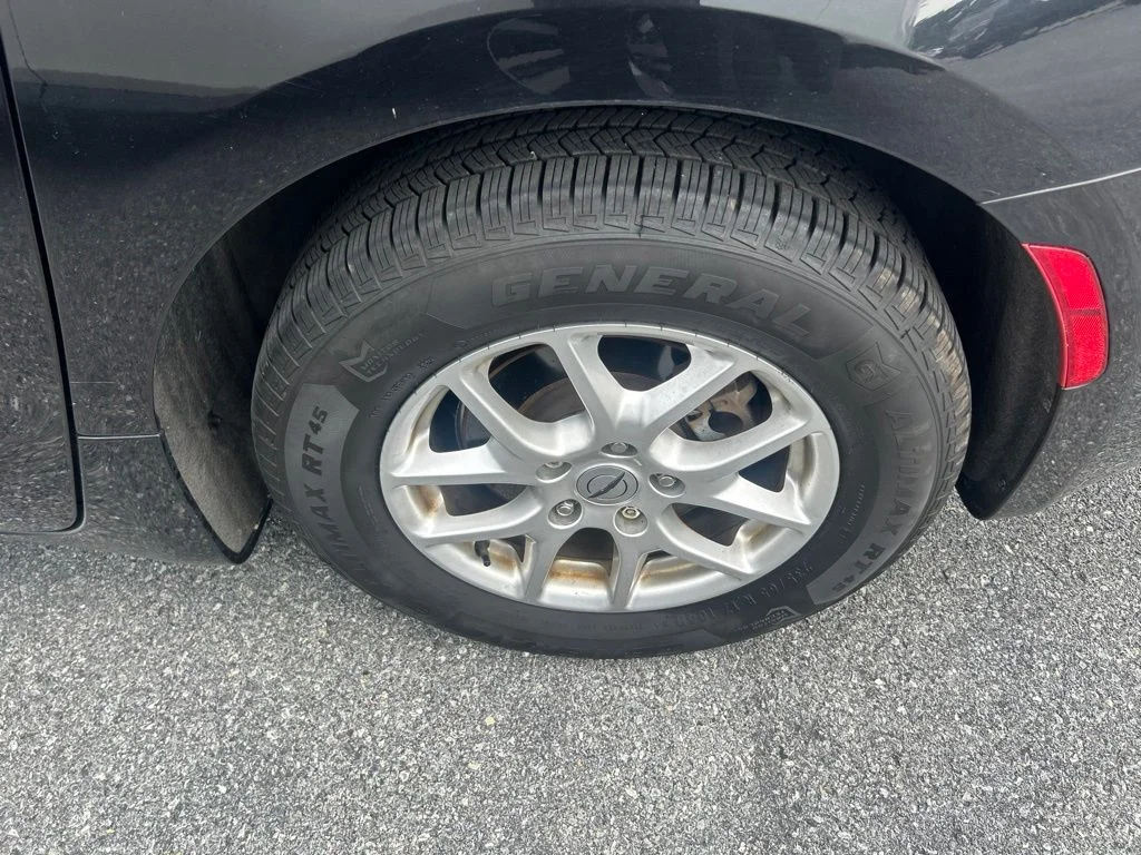 Used 2021 Black Chrysler LX image 7