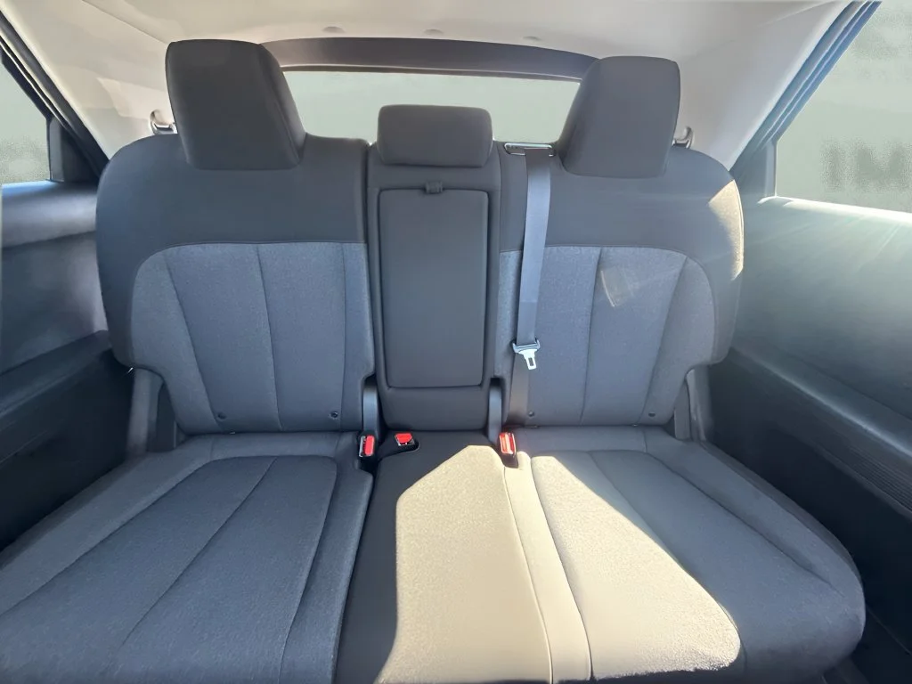 Used 2023 Black Hyundai SE image 10