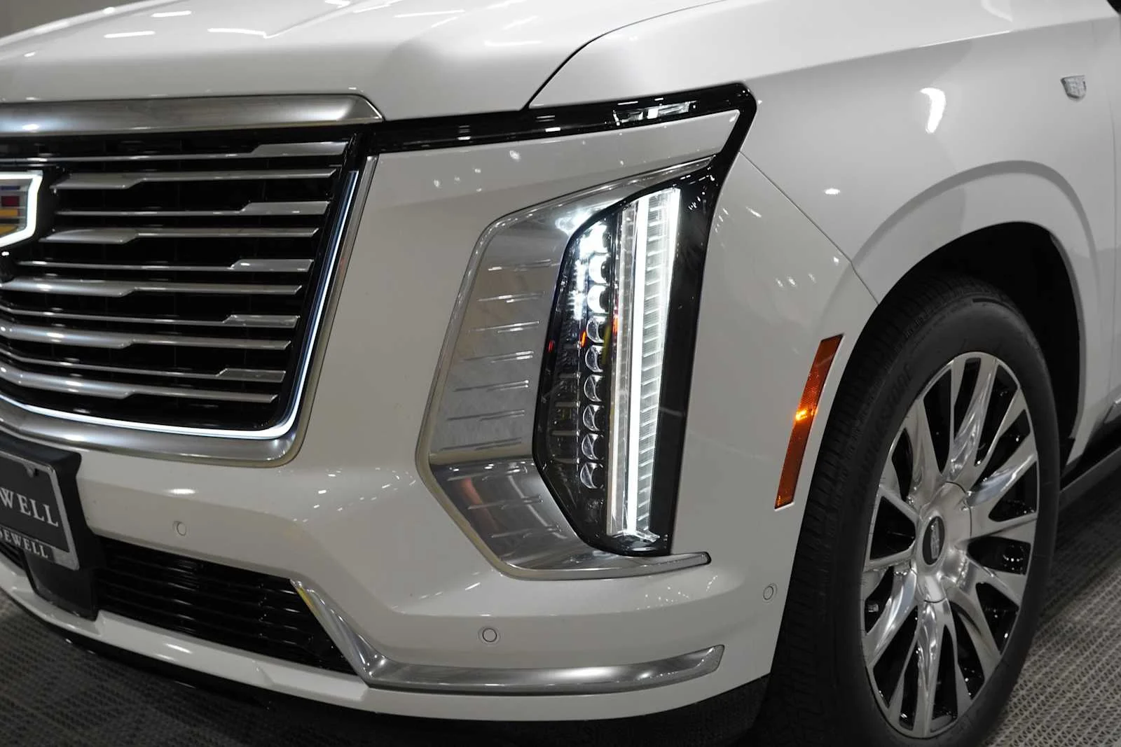 Used 2025 Crystal White Tricoat Cadillac 4WD Premium Luxury Platinum image 7