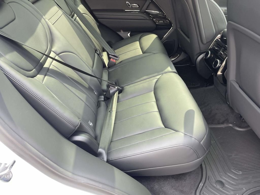 New 2026 Fuji White Land Rover Dynamic SE image 18