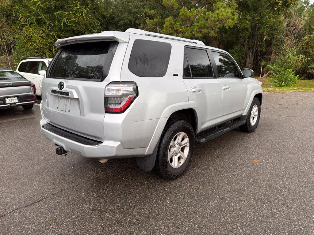 Used 2018 Classic Silver Metallic Toyota SR5 image 4