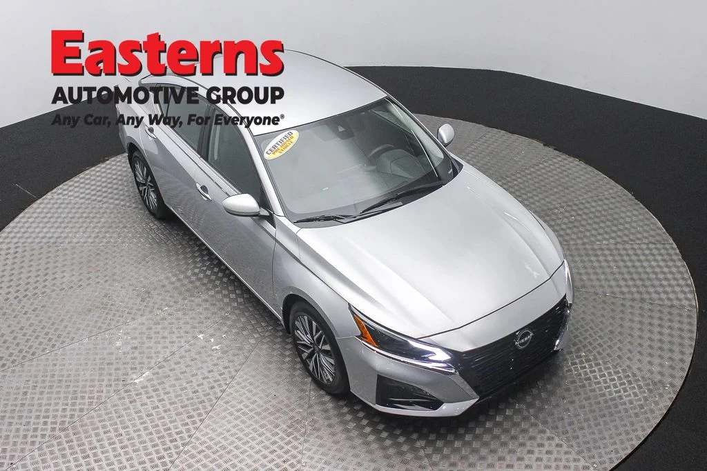 Used 2023 Silver Nissan 2.5 SV image 3