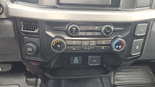 New 2027 Oxford White Ford XL 2WD image 38