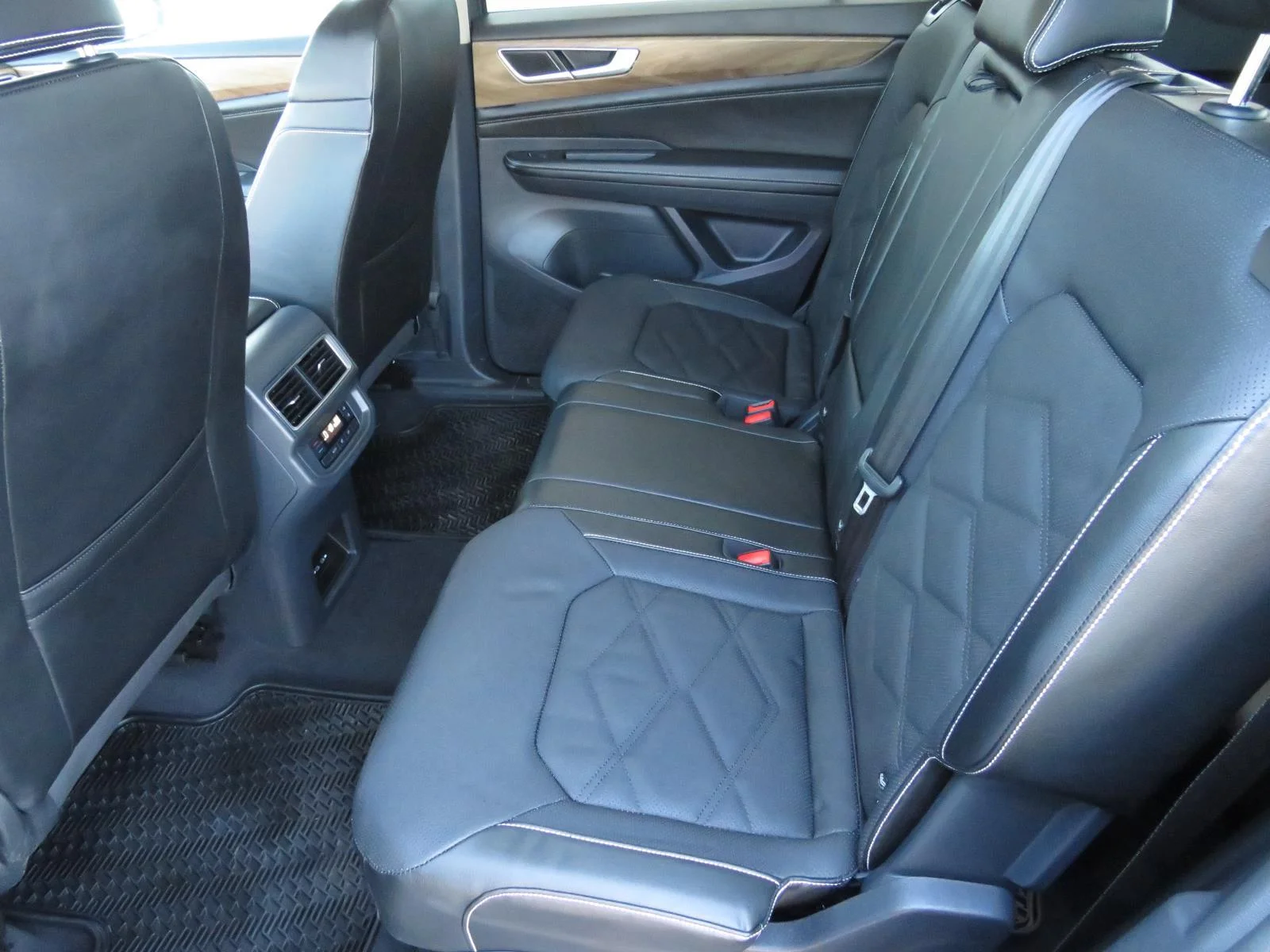 Used 2024  Volkswagen 2.0T SE image 26