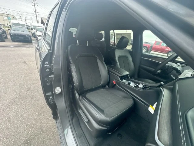 New 2026 Baltic Gray Metallic Clear-Coat Exterior Paint Jeep Laredo Altitude image 27