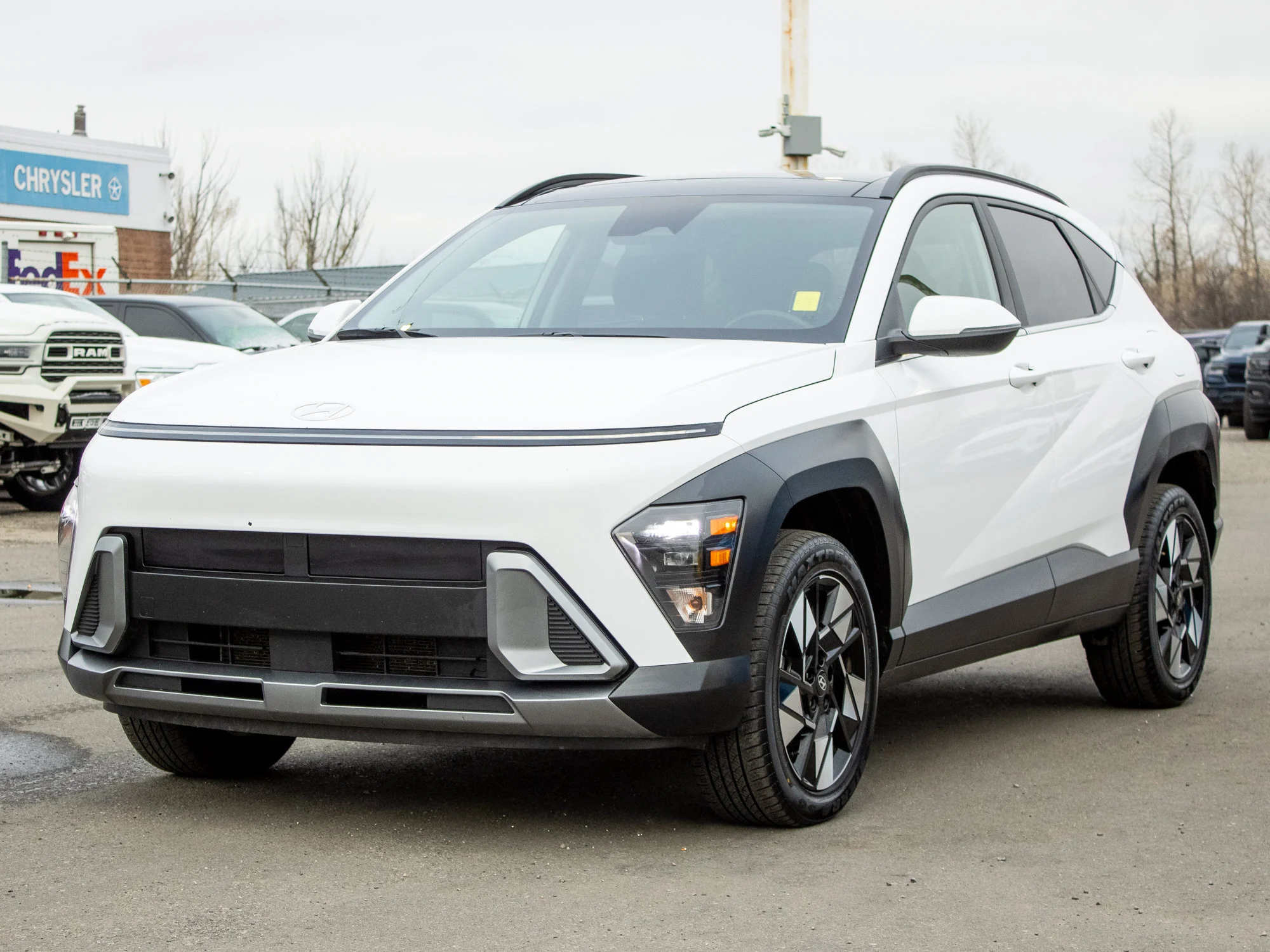 Used 2025 White Hyundai Preferred* AWD, Heated Seats & Wheel, Sunroof, Remote Start image 9