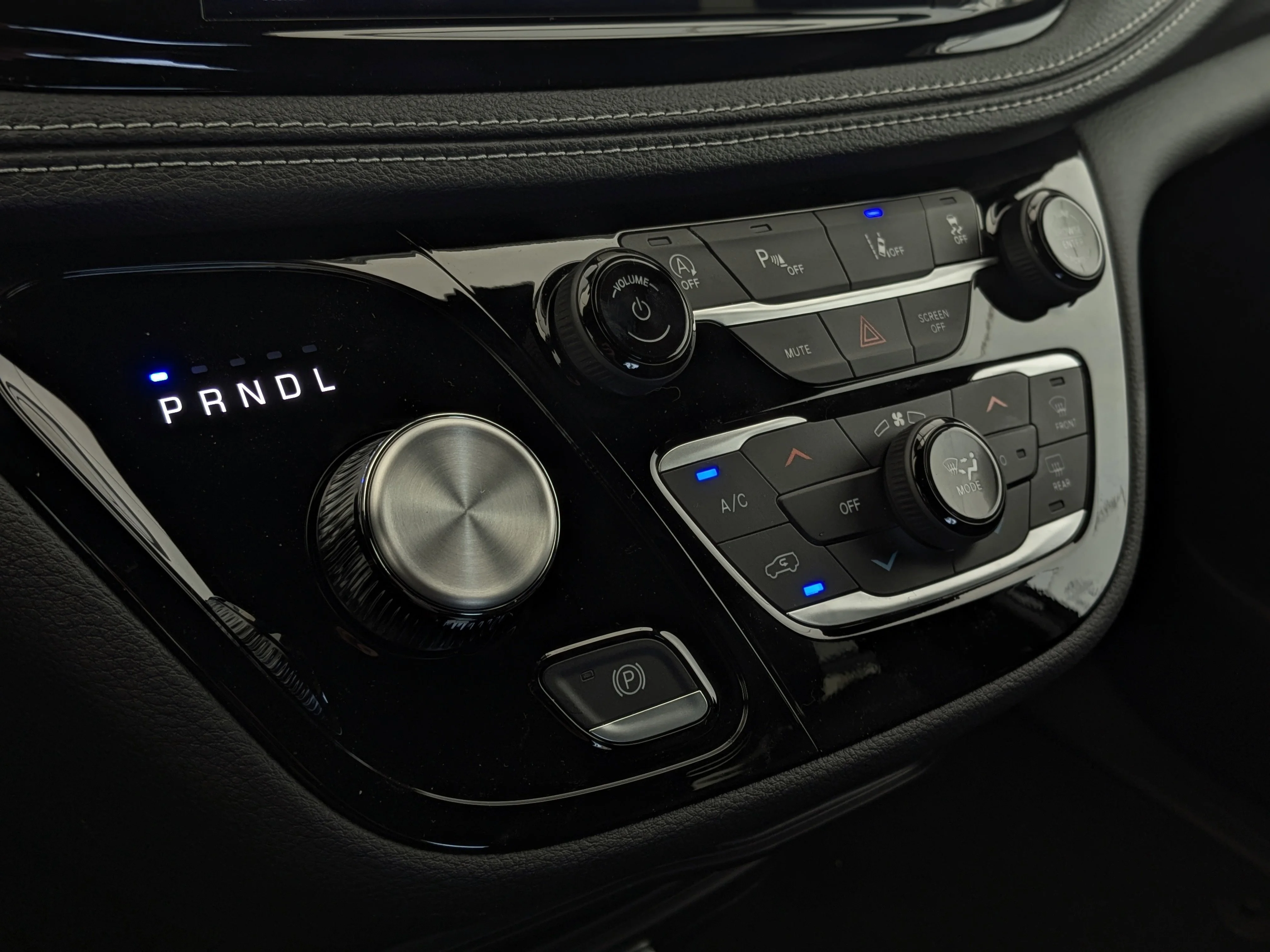New 2026 White Chrysler Select - - 360 Camera - FAV Edition - Power Liftgate - Remote Start & tons more! image 20