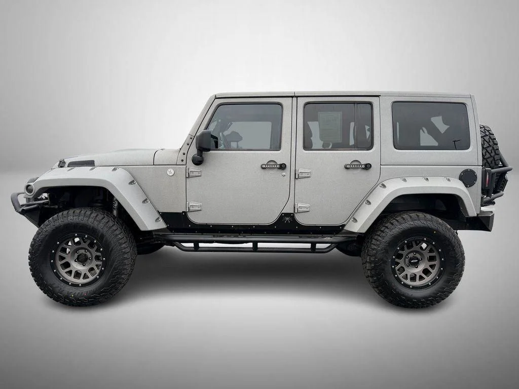 Used 2015 Silver Jeep Unlimited Sport image 5