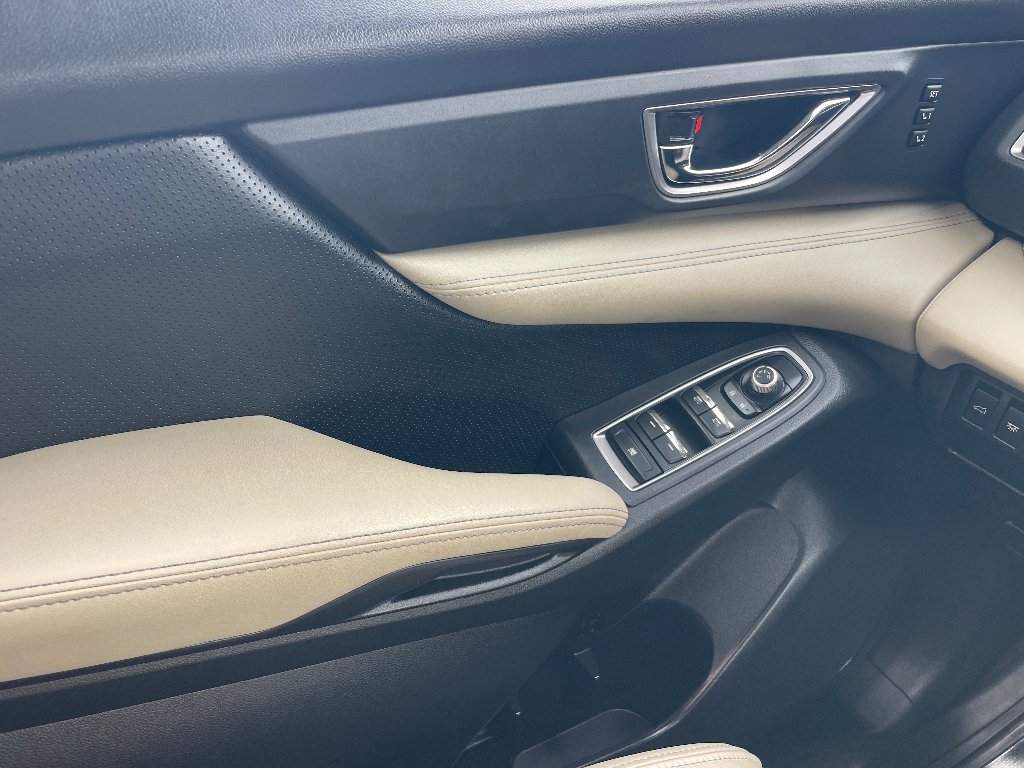Used 2023 Crystal White Pearl Subaru Limited image 11