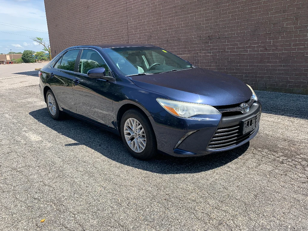 Used 2016 Blue Crush Metallic Toyota LE image 7