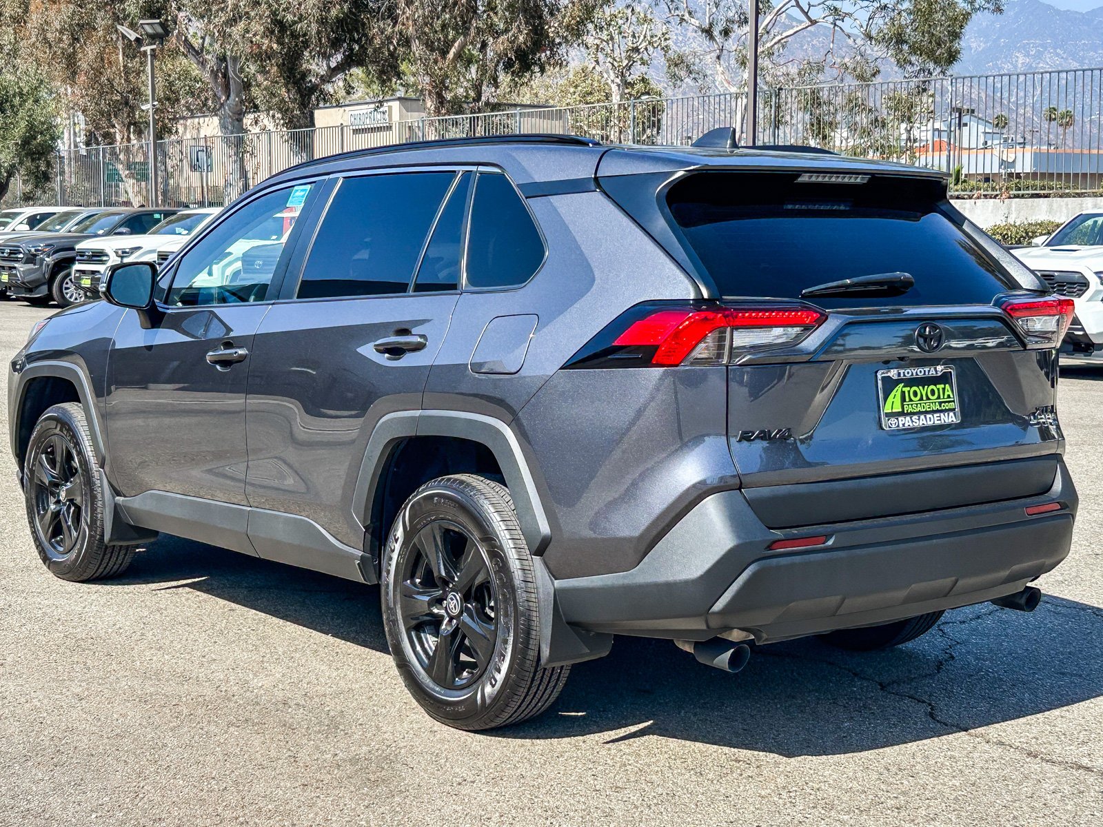 2025 Toyota RAV4 XLE - Photo 8