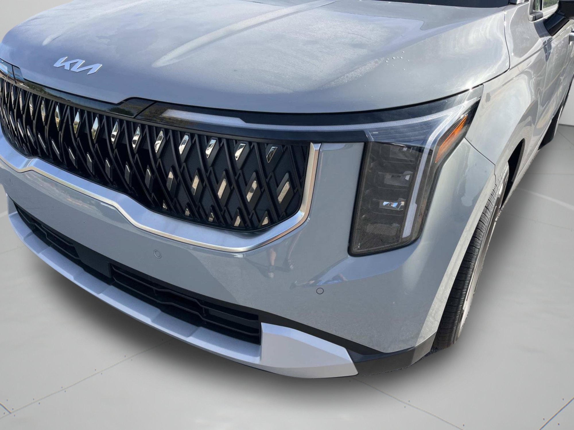 New 2027 Ceramic Silver Kia LXS image 33