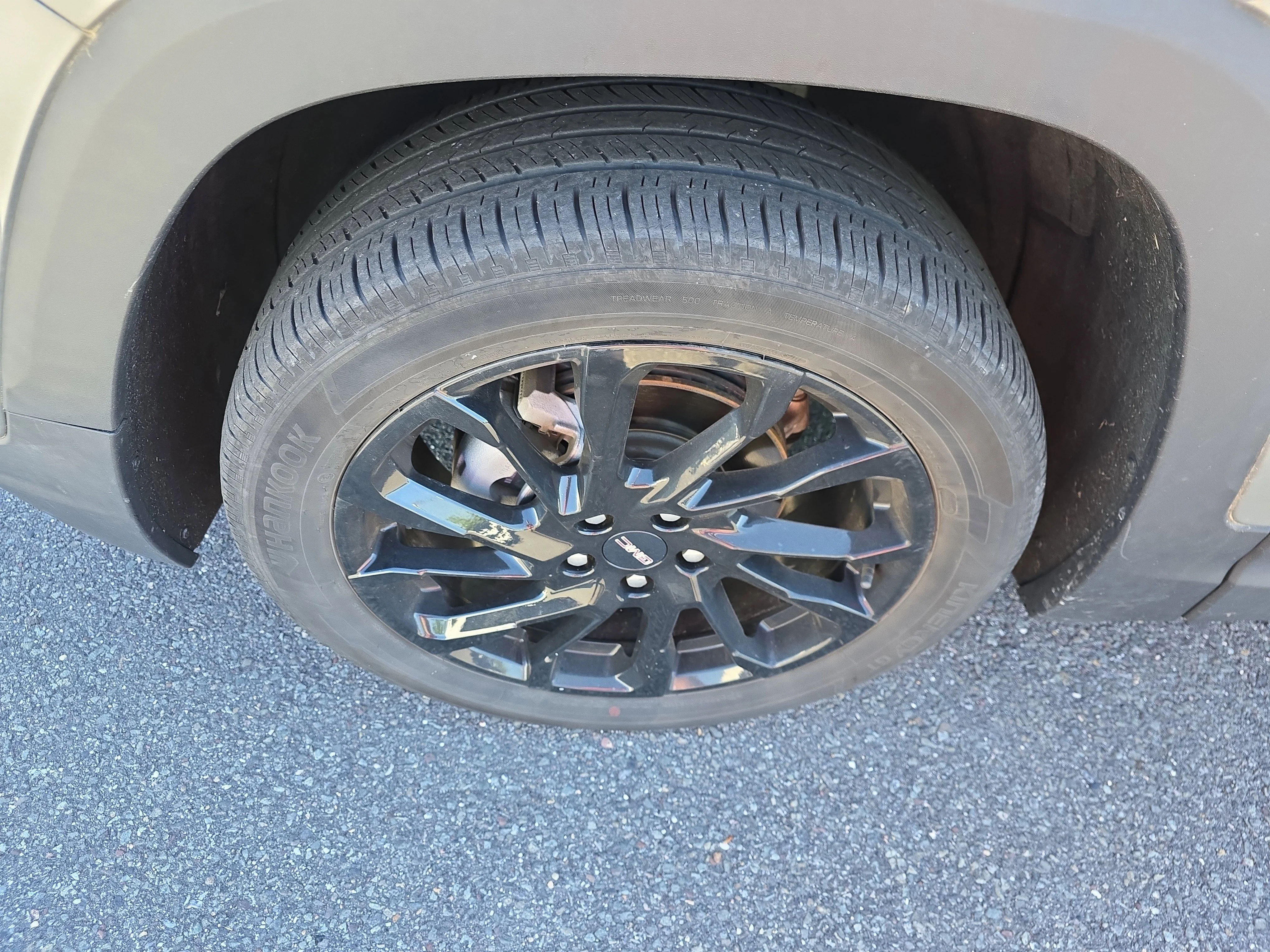 Used 2023 Sterling Metallic GMC SLE image 10