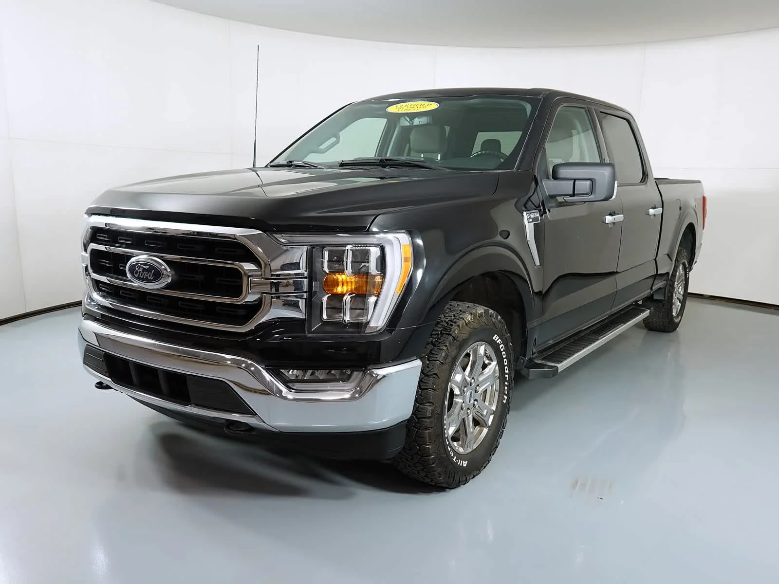 Used 2023 Agate Black Metallic Ford XLT image 8