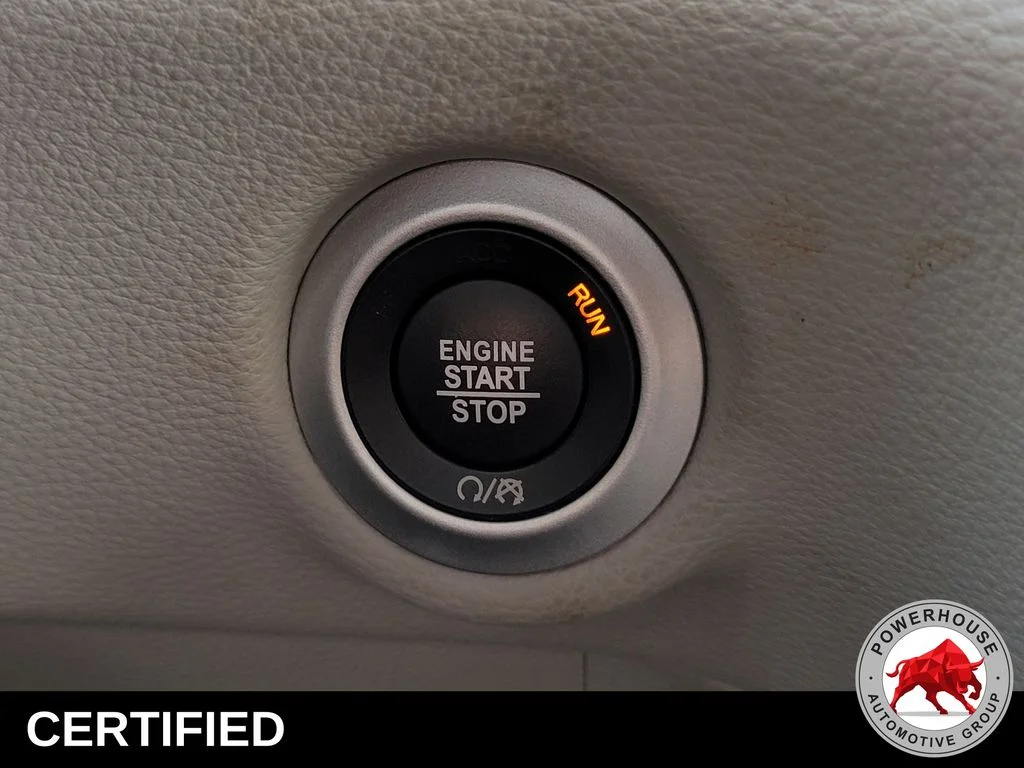 Used 2023 White Chrysler Limited image 38