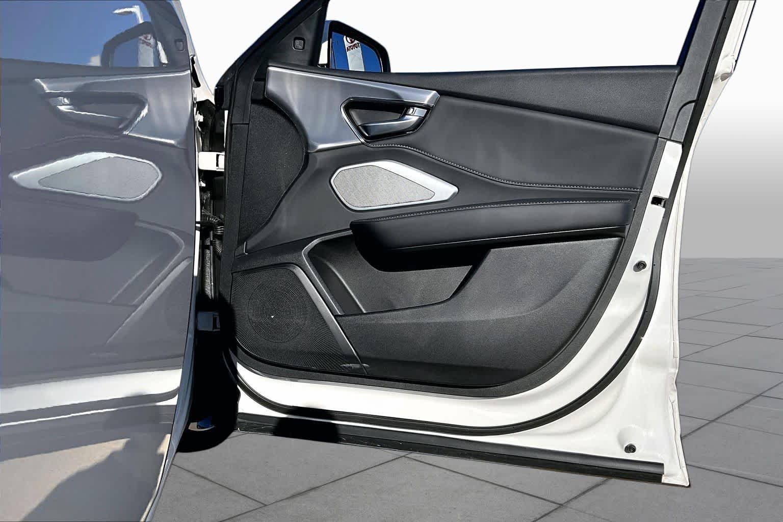 Used 2025 Platinum White Pearl Acura w/Technology Package image 26