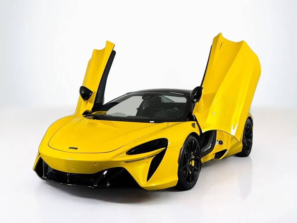 Used 2025 Volcano Yellow McLaren Performance image 20