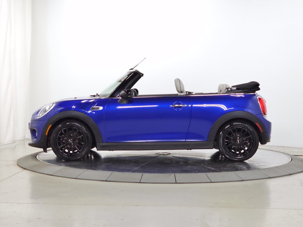 Used 2019 Blue Metallic MINI Iconic image 4