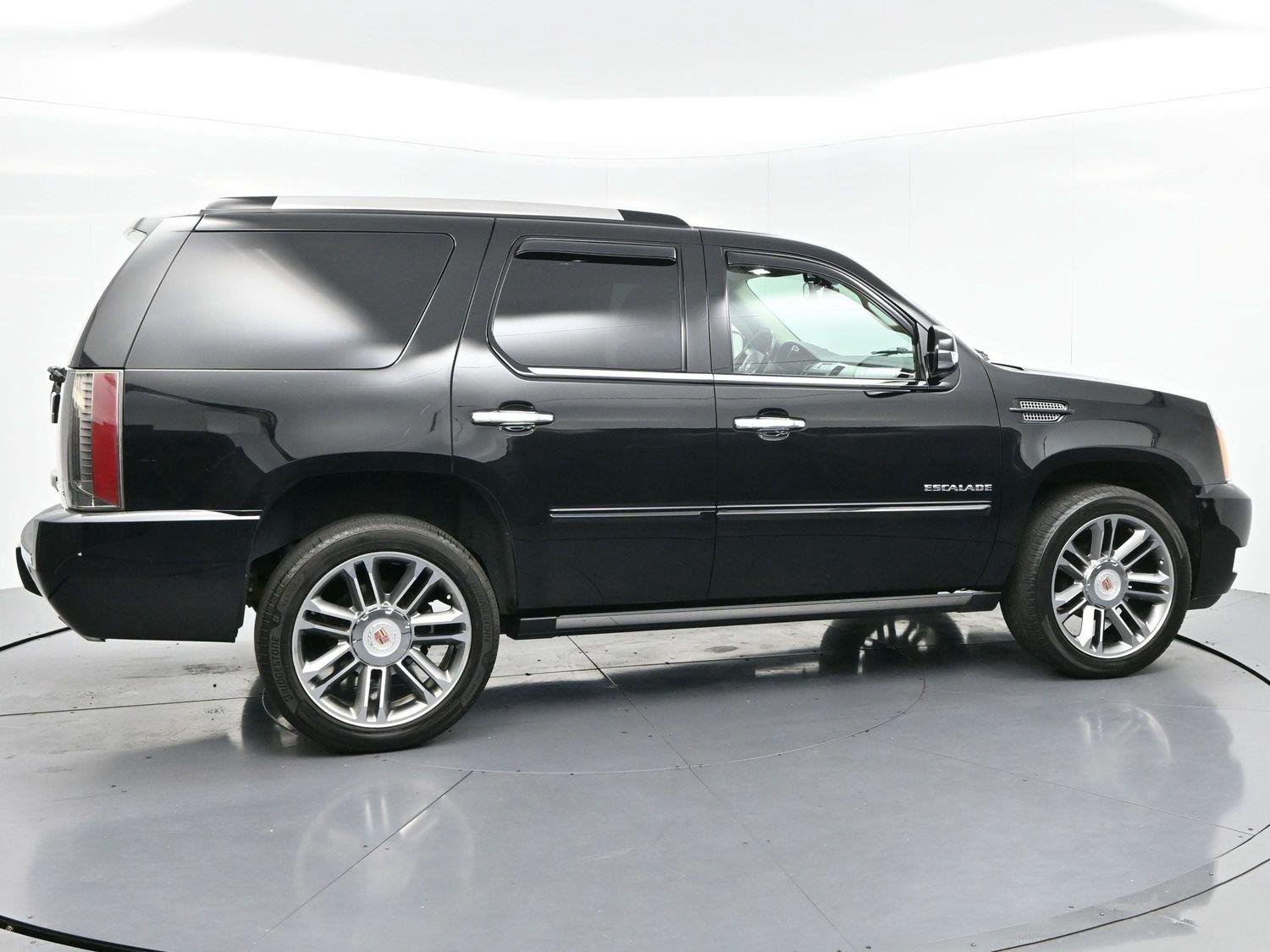 Used 2013 Black Raven Cadillac Premium image 8