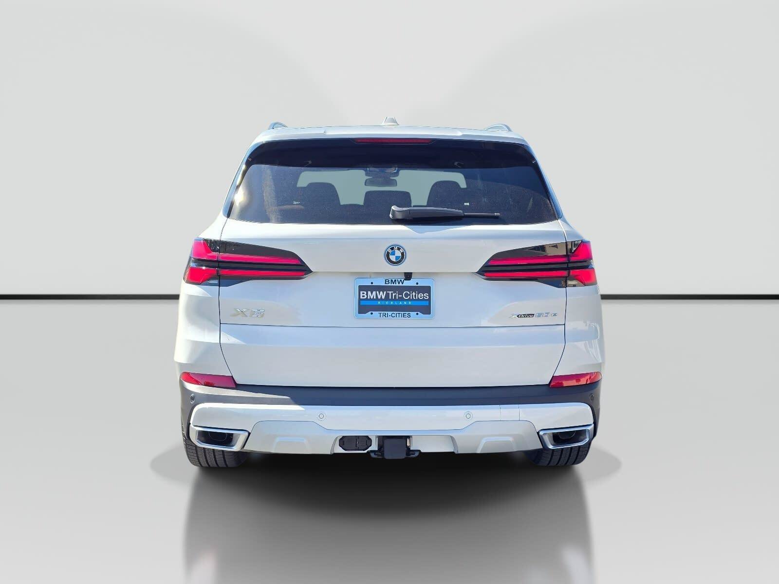 New 2026 Mineral White Metallic BMW xDrive50e image 5