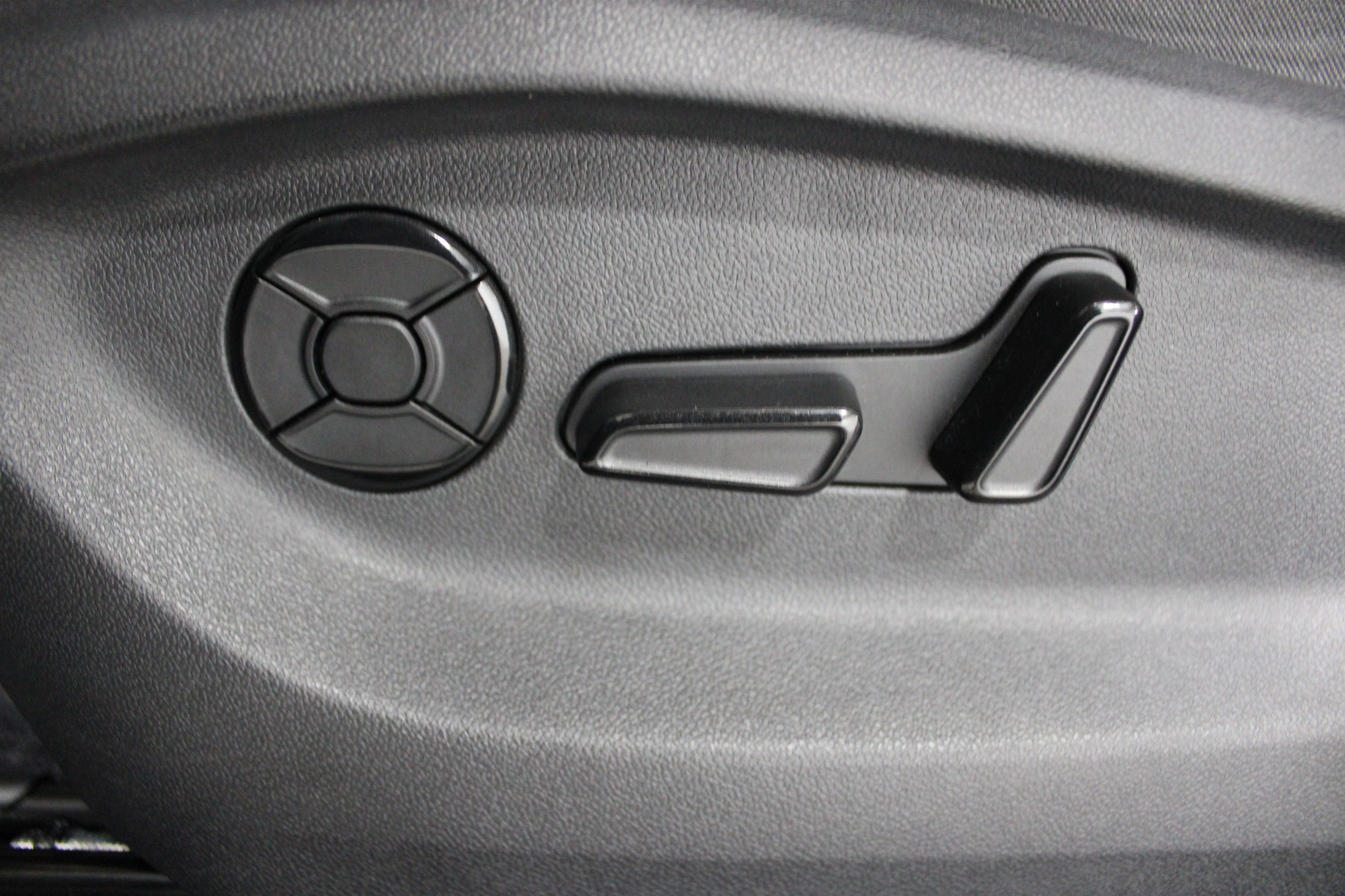 Used 2025 Platinum Gray Metallic Volkswagen SE R-Line Black image 4